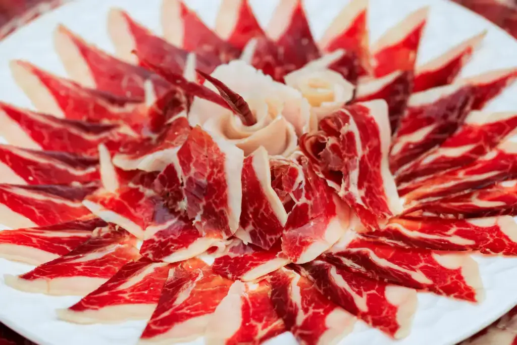 Loncheados ibéricos de Extremadura cortados a cuchillo con grasa infiltrada