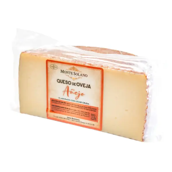 Media pieza de queso de oveja añejo gran reserva Montesolano con más de 12 meses de curación