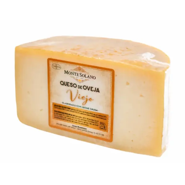 Media pieza de queso artesano de oveja viejo Montesolano elaborado con leche cruda de oveja y curación mínima de 8 meses